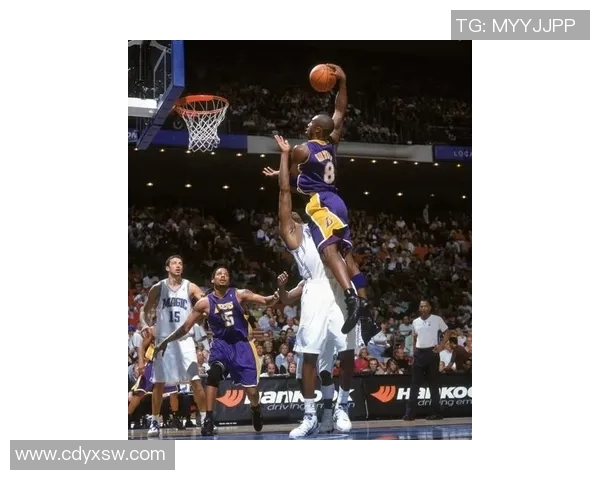 姚明终极扣篮展现篮球魅力引发全场狂欢的精彩瞬间